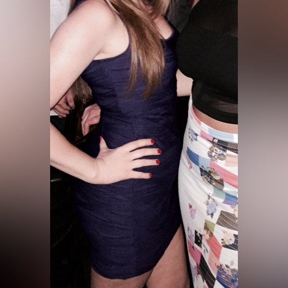 Guess bodycon dress. Size 4 - Picture 5 of 5